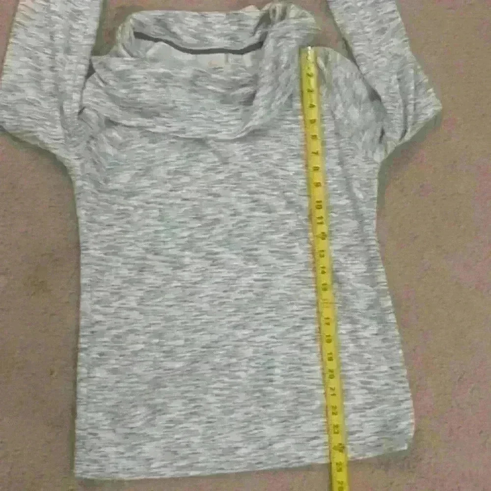 Field & Stream Women’s Small Gray Cowl Neck Sweater - Picture 5 of 6